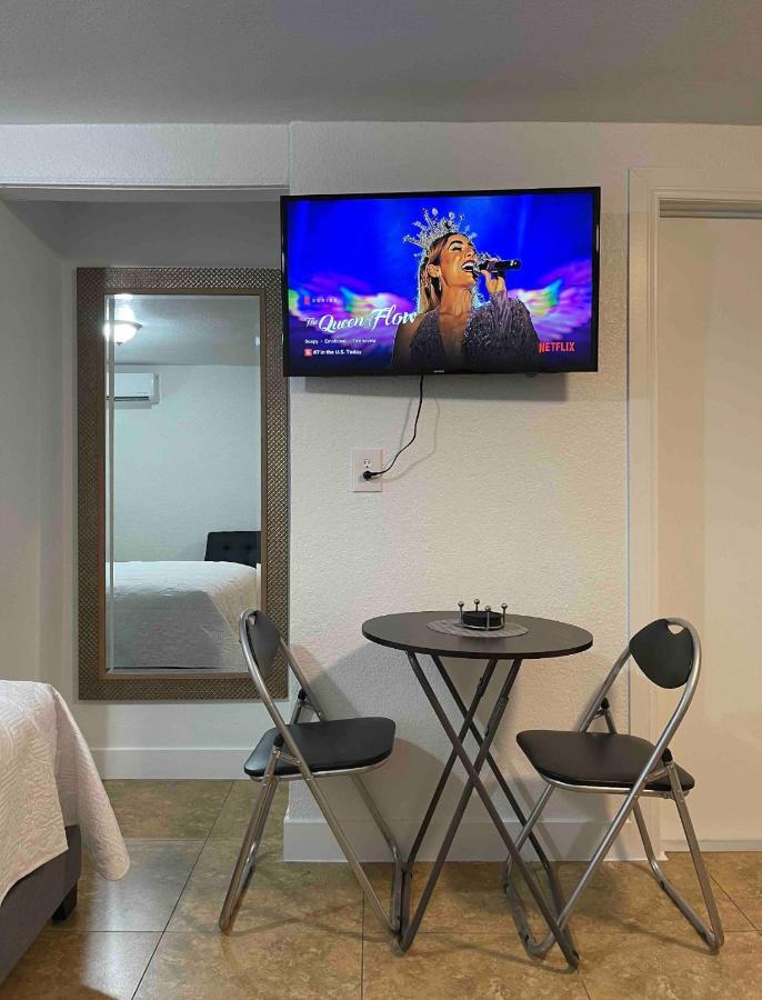 Cozy Studio…With Private Entrance ラスベガス エクステリア 写真